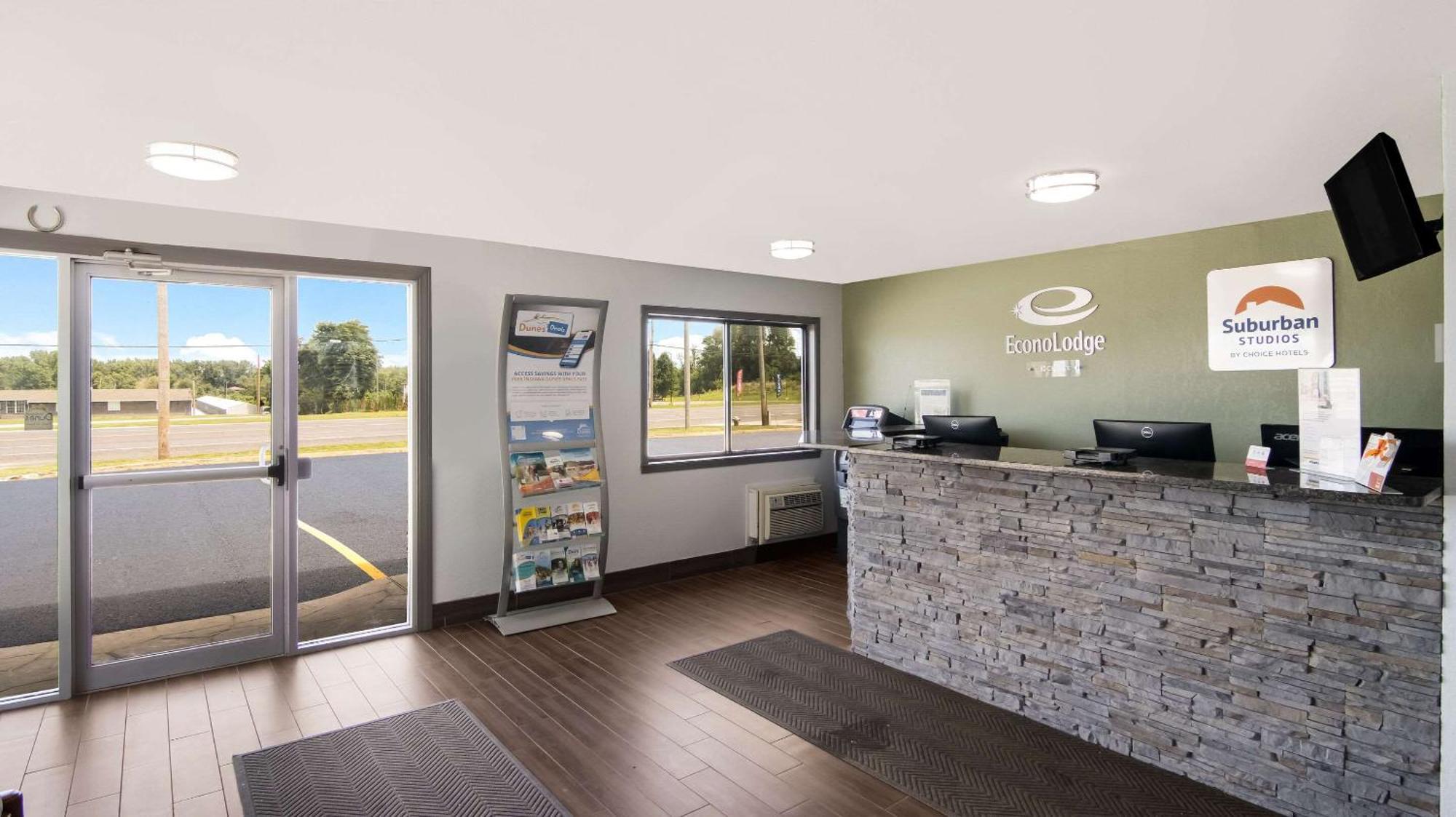 Econo Lodge Portage Exterior photo